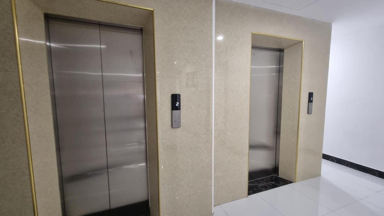 Era Apartment Khuc Thua Du 하노이 외부 사진